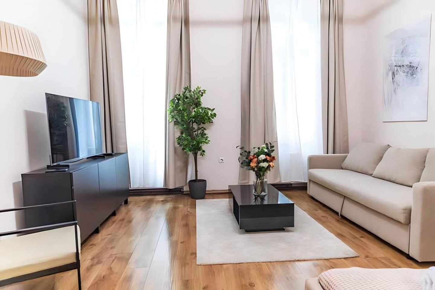 Apartament At Belvedere, Location Close To U1